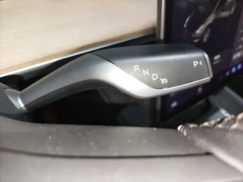 Tesla Model Y — миниатюра 14