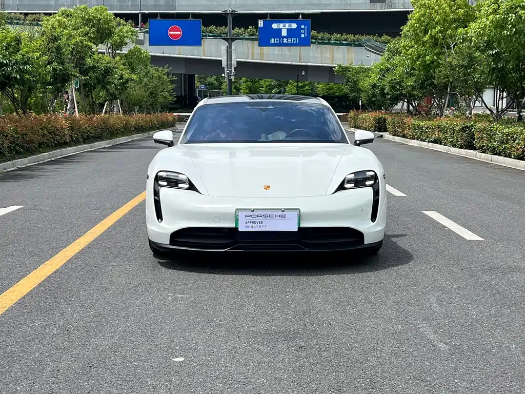 Porsche Taycan — миниатюра 2