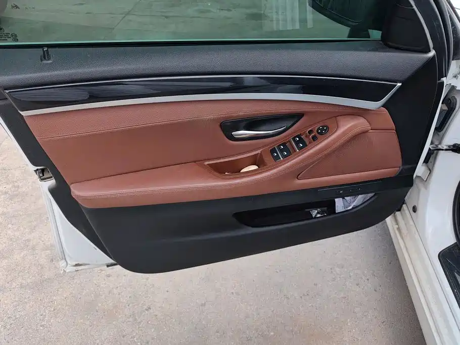 BMW 5 Series — миниатюра 7