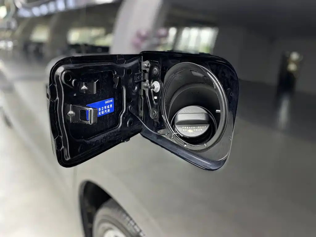 Toyota Alphard — миниатюра 35