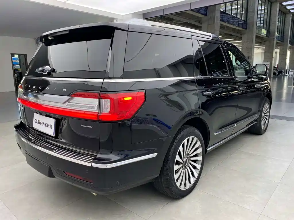 Lincoln Navigator — миниатюра 3