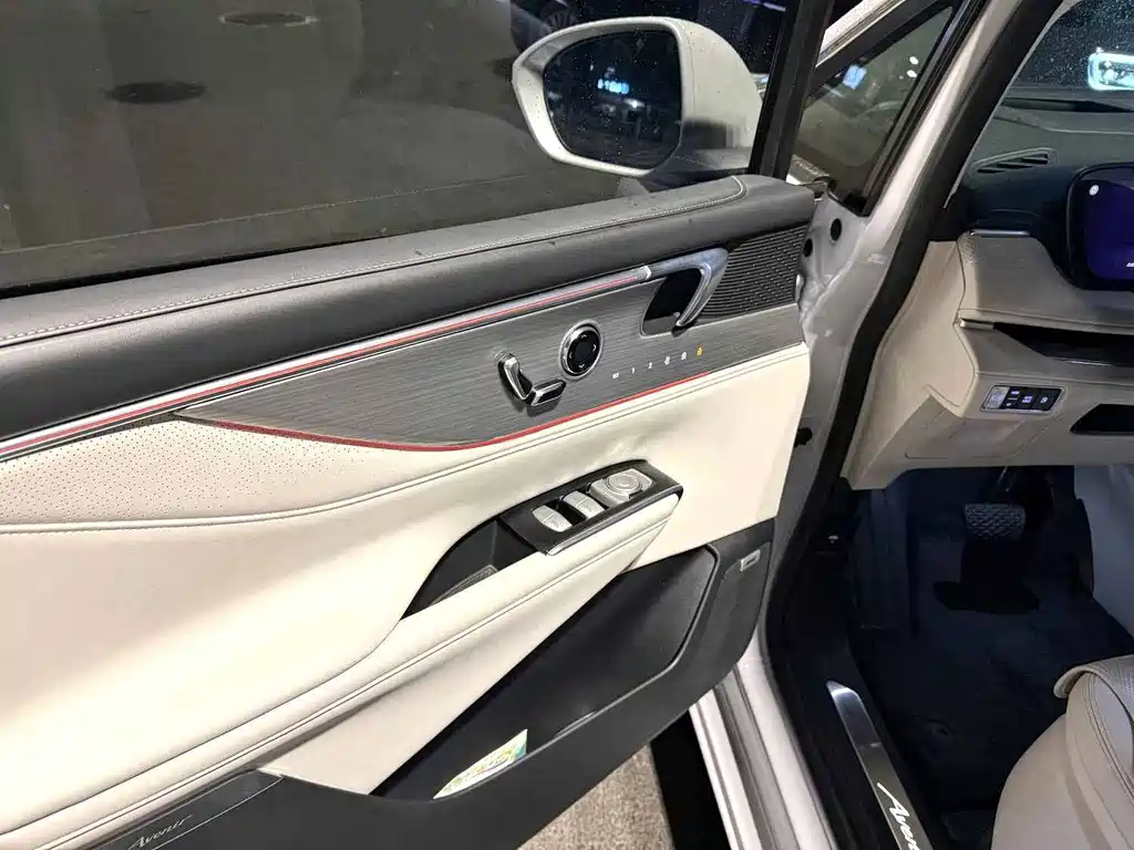 Buick GL8 Hybrid — миниатюра 7