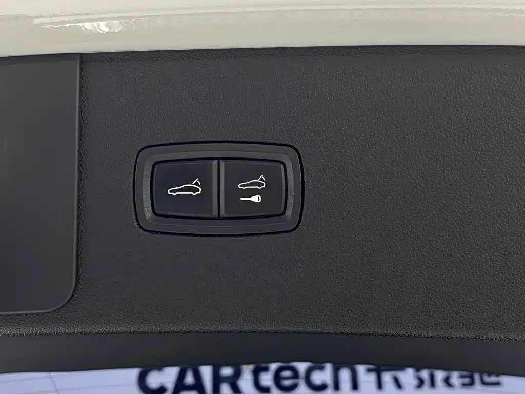 Porsche Cayenne — миниатюра 20
