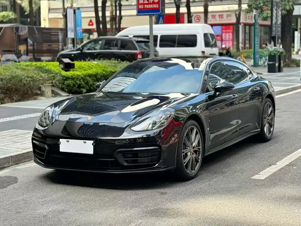 Porsche Panamera 2021