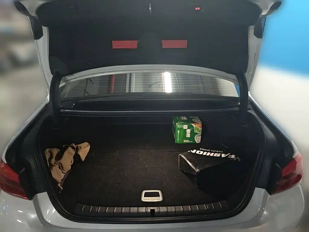 BMW 5 Series New Energy — миниатюра 10