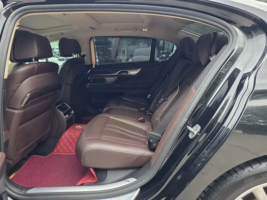 BMW 7 Series — миниатюра 14