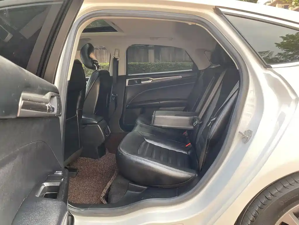 Ford Mondeo — миниатюра 11