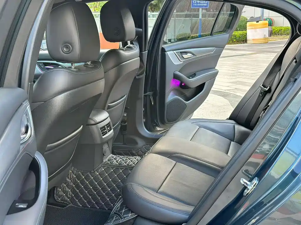 Cadillac CT5 — миниатюра 6