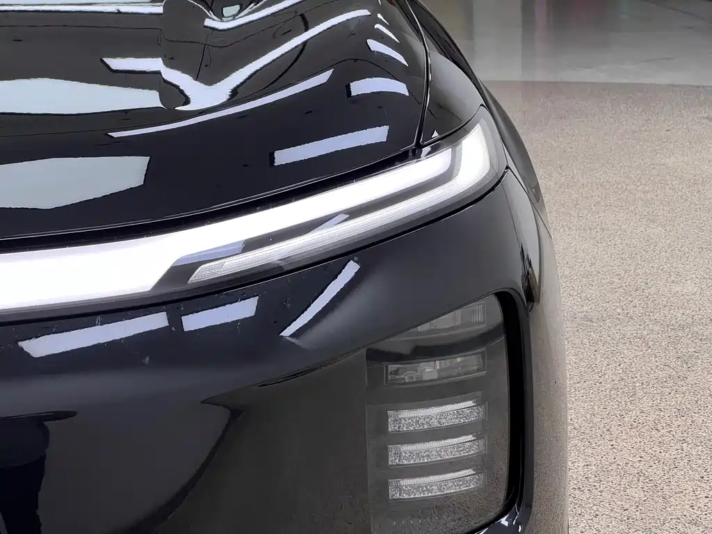 Volkswagen ID.ERA 9X — миниатюра 8