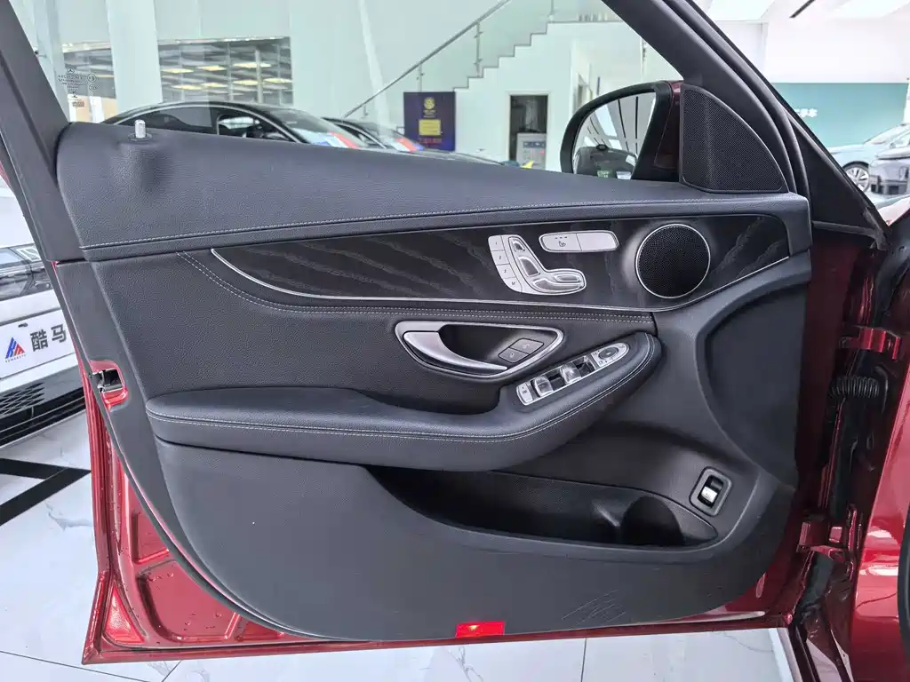 Mercedes-Benz C-Class — миниатюра 4