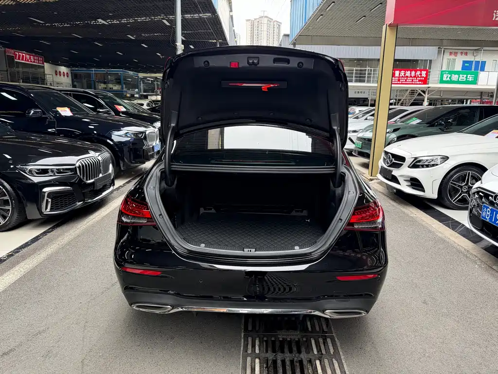 Mercedes-Benz E-Class — миниатюра 27