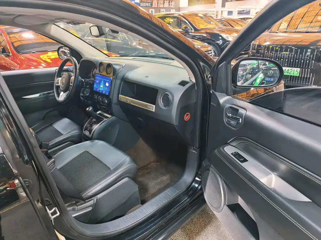 Jeep Compass (Import) — миниатюра 12