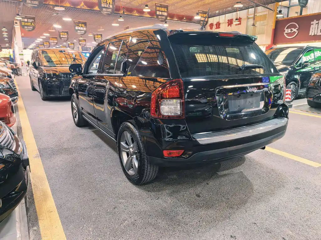 Jeep Compass (Import) — миниатюра 14