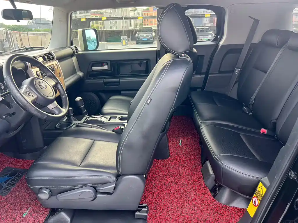 Toyota FJ Cruiser — миниатюра 8