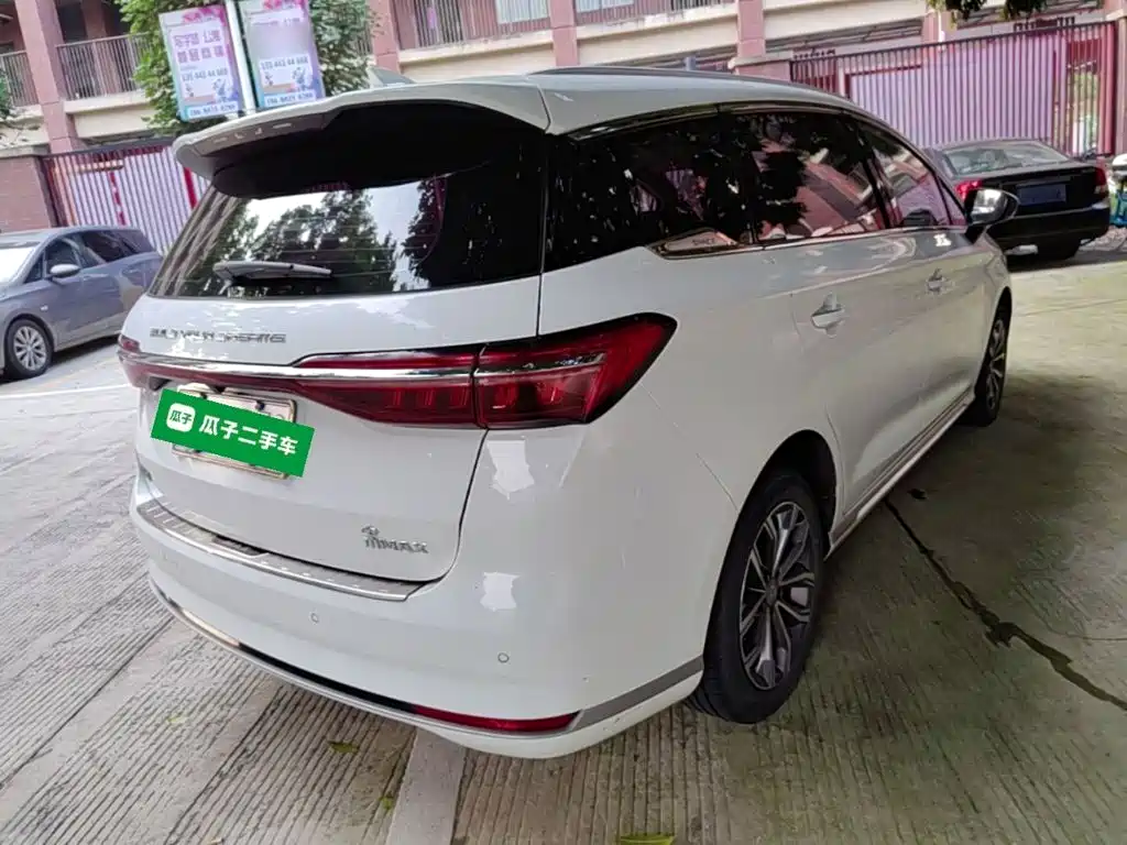 BYD MAX — миниатюра 7