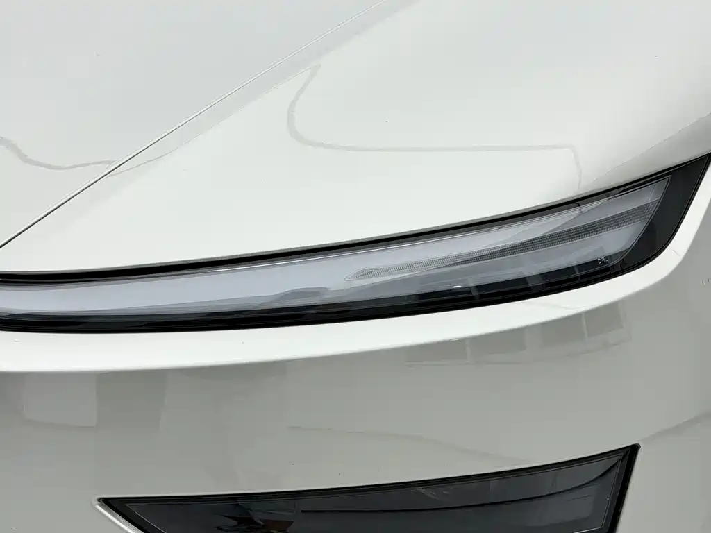 Tesla Model Y L — миниатюра 5