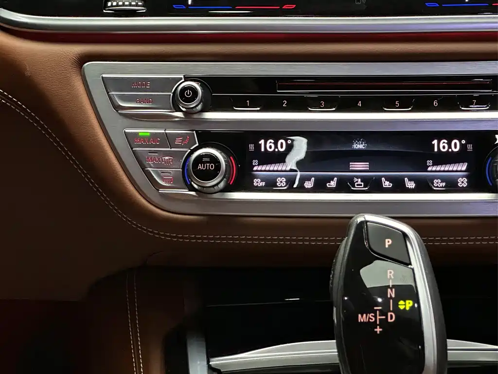 BMW 7 Series — миниатюра 15