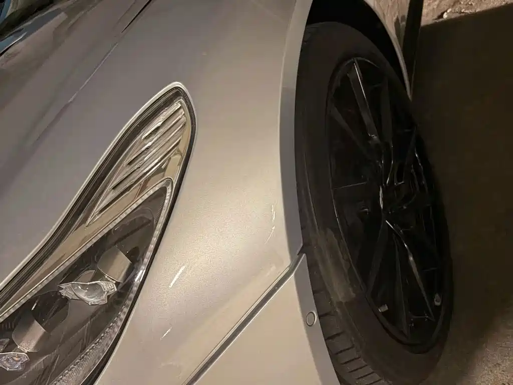 Aston Martin DB11 — миниатюра 7