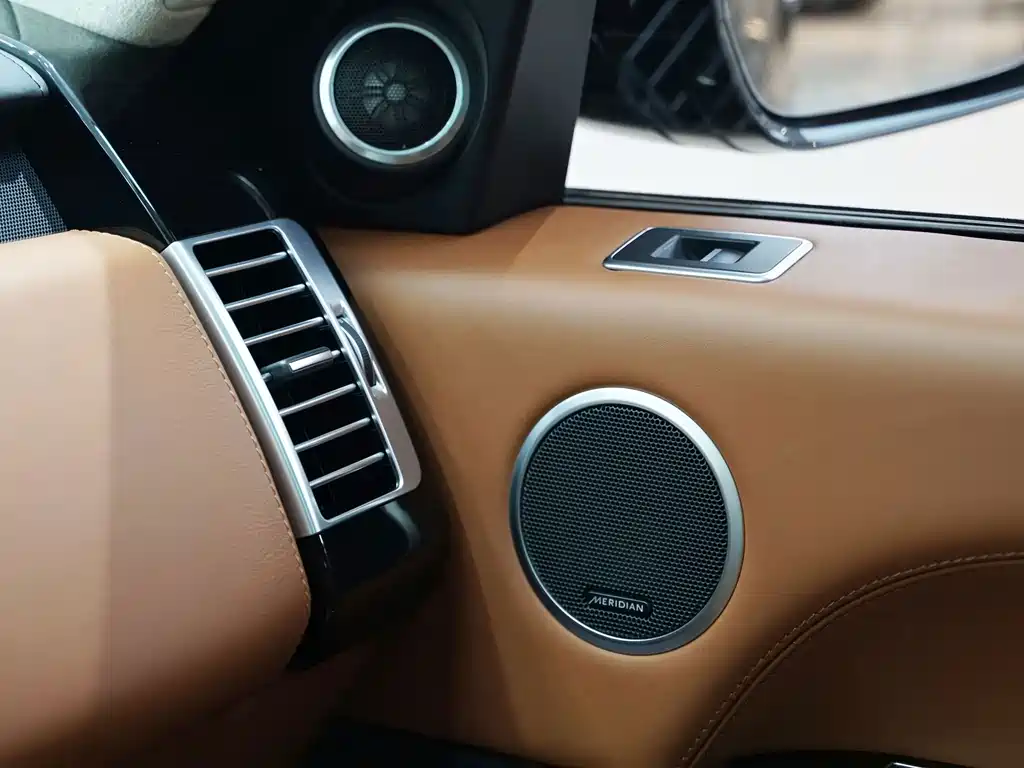 Land Rover Range Rover — миниатюра 17