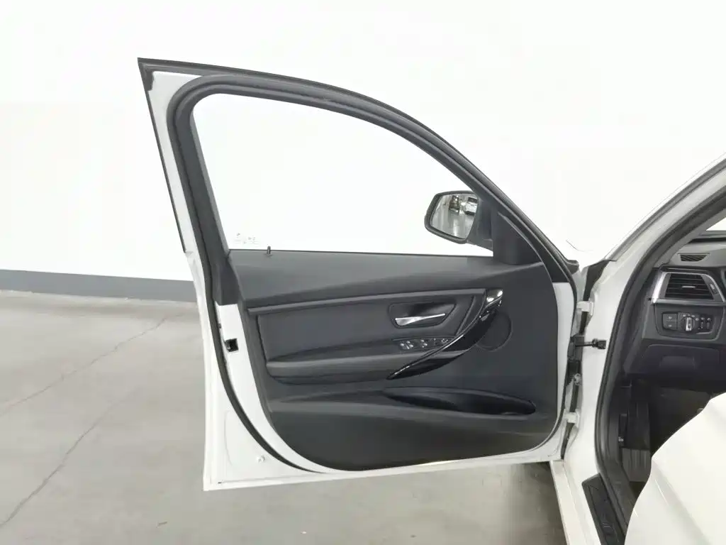 BMW 3 Series — миниатюра 8