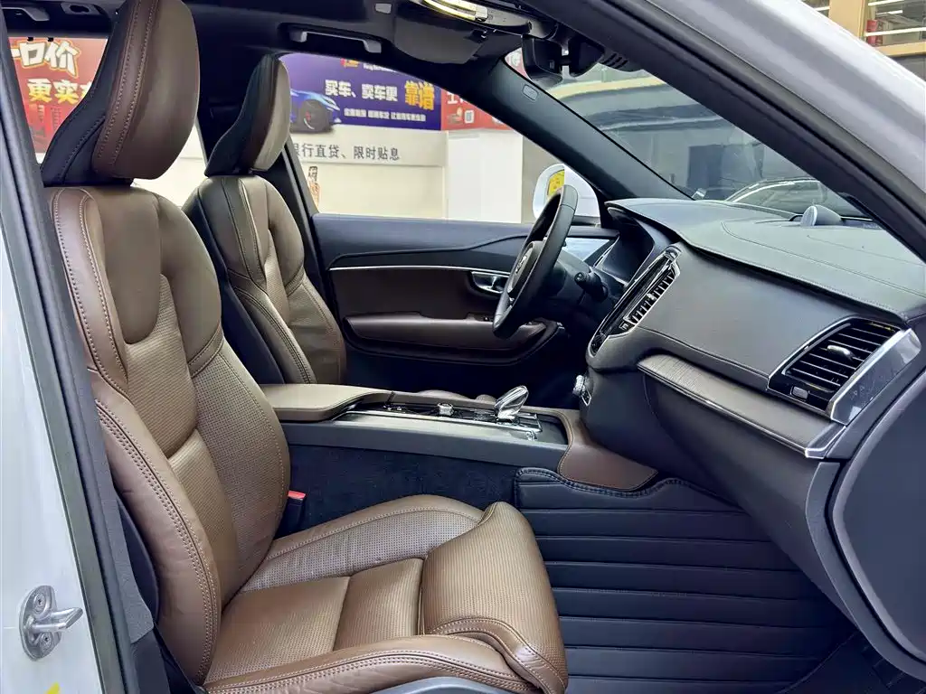 Volvo XC90 — миниатюра 4