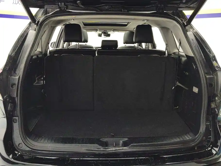 Toyota Highlander 2018 2.0T Luxury 7 мест V
