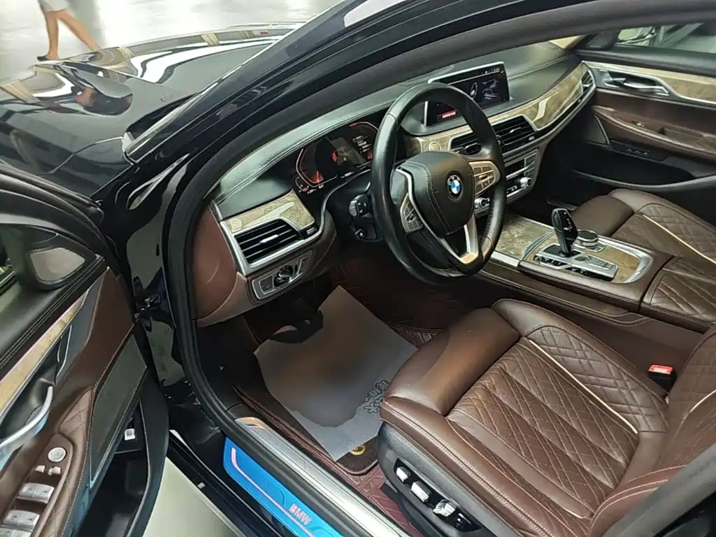 BMW 7 Series — миниатюра 16