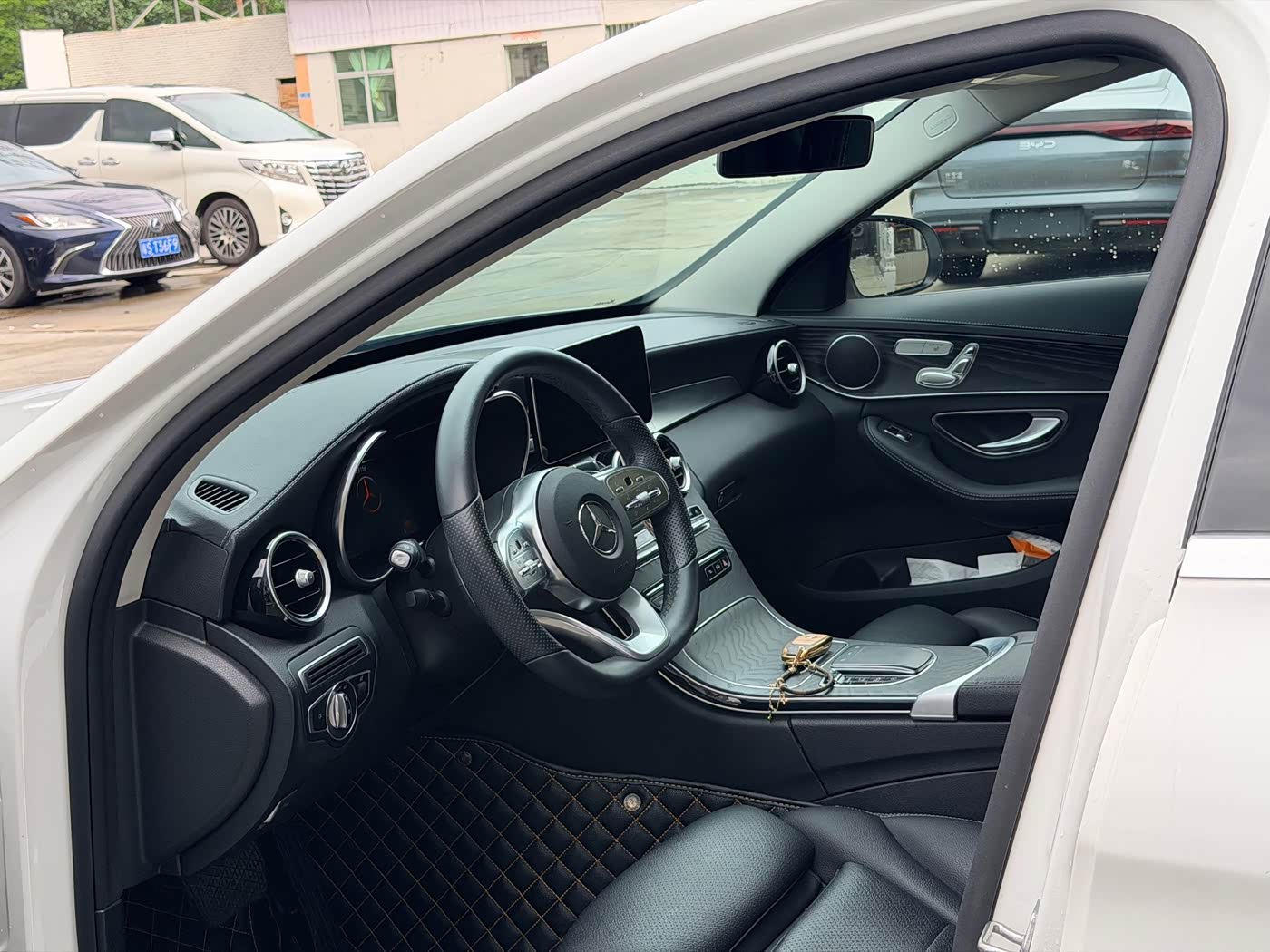 Mercedes-Benz C-Class 1.5 л 2021 г. Белый, пробег 29000 км
