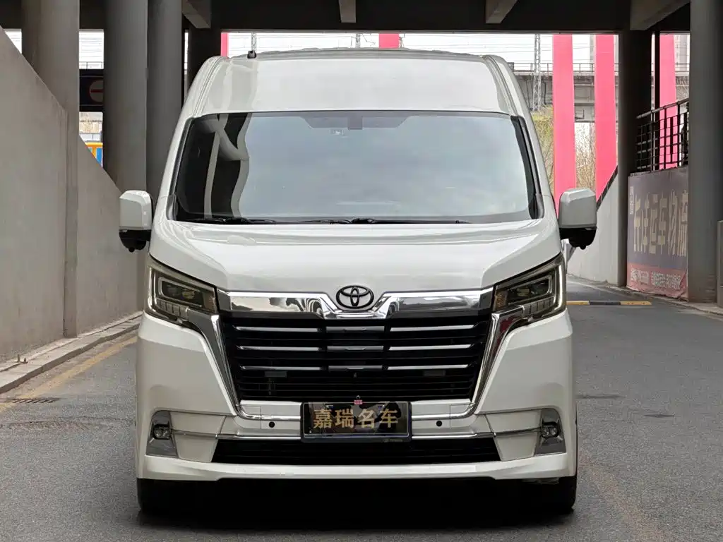 Toyota Hiace — миниатюра 2