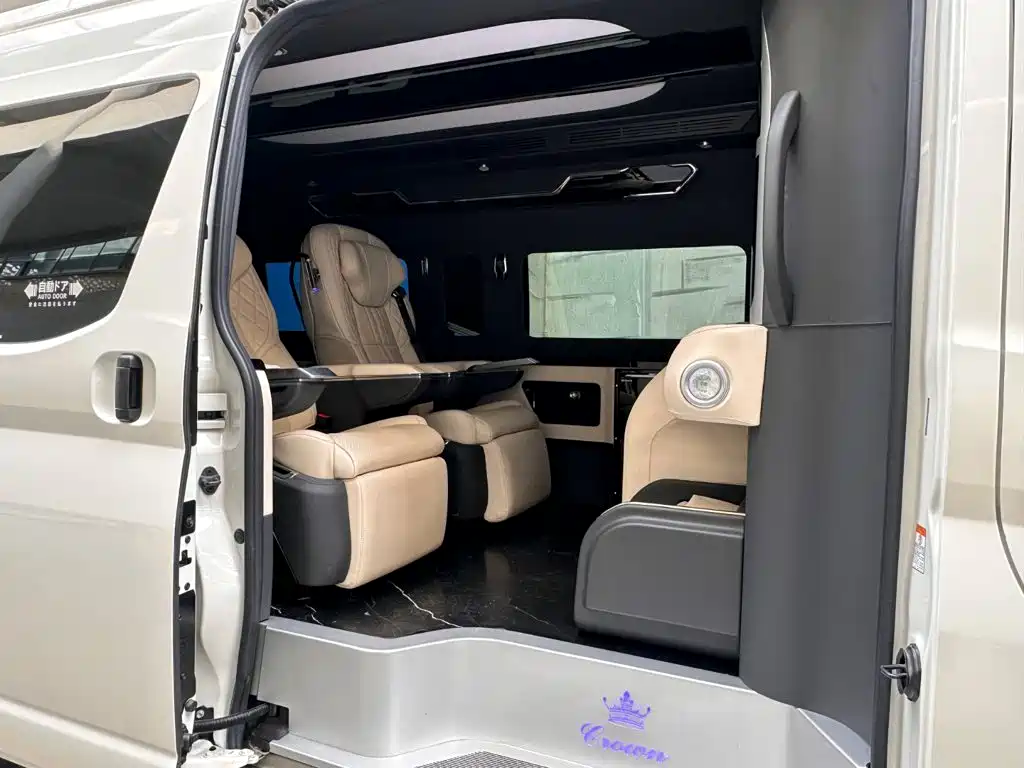 Toyota Hiace — миниатюра 10