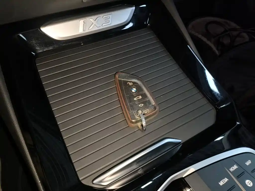 BMW iX3 — миниатюра 9
