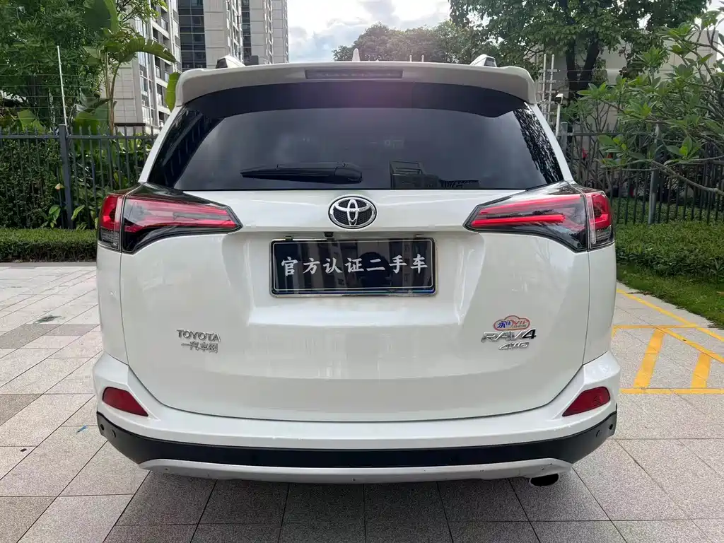 Toyota RAV4 — миниатюра 5