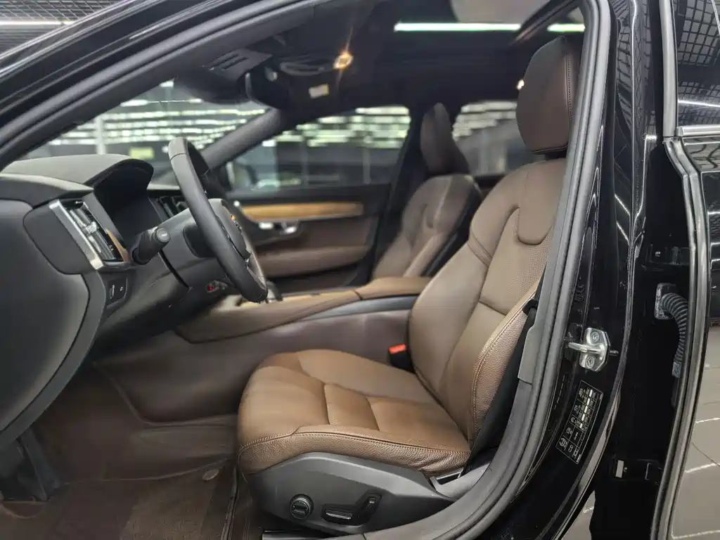Volvo S90 — миниатюра 12