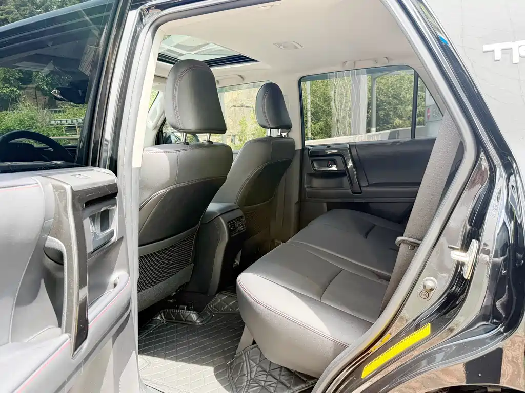 Toyota 4Runner — миниатюра 7