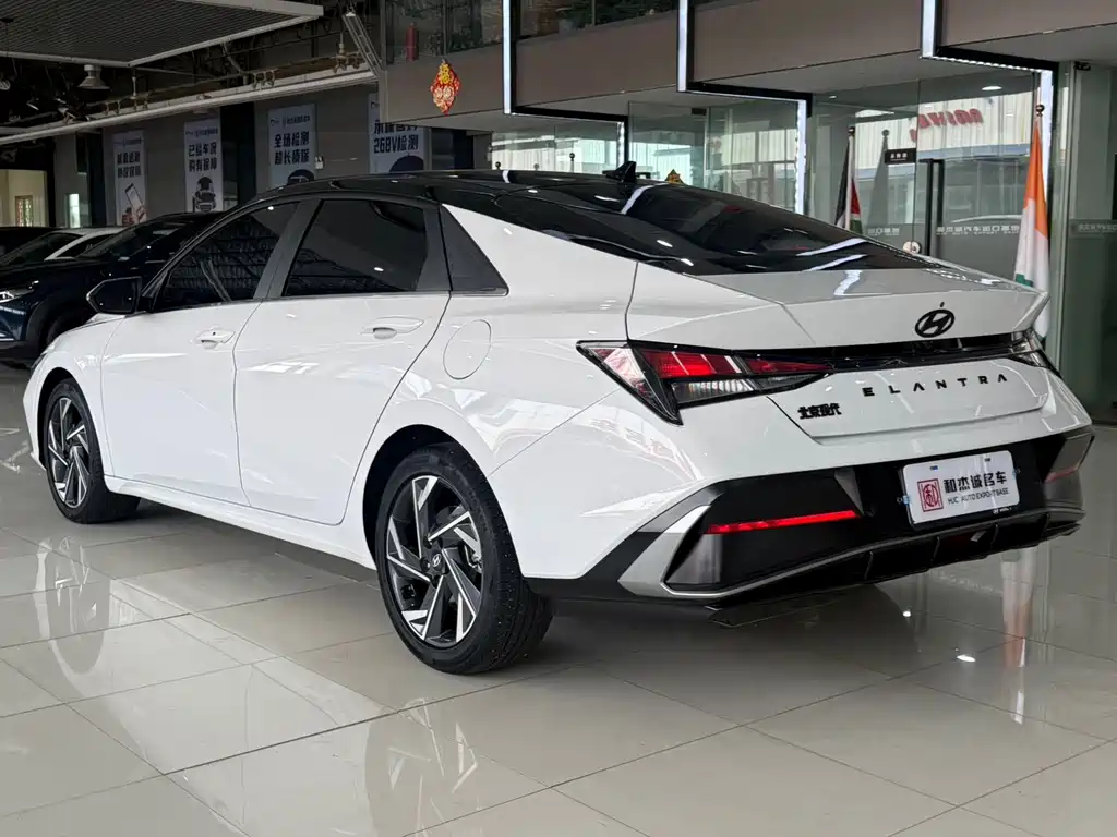 Hyundai Elantra — миниатюра 3
