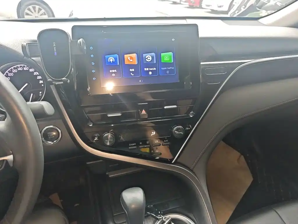 Toyota Camry — миниатюра 13