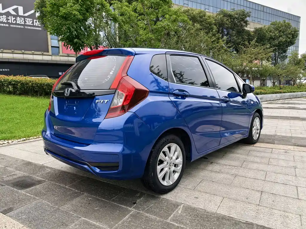 Honda Fit — миниатюра 8
