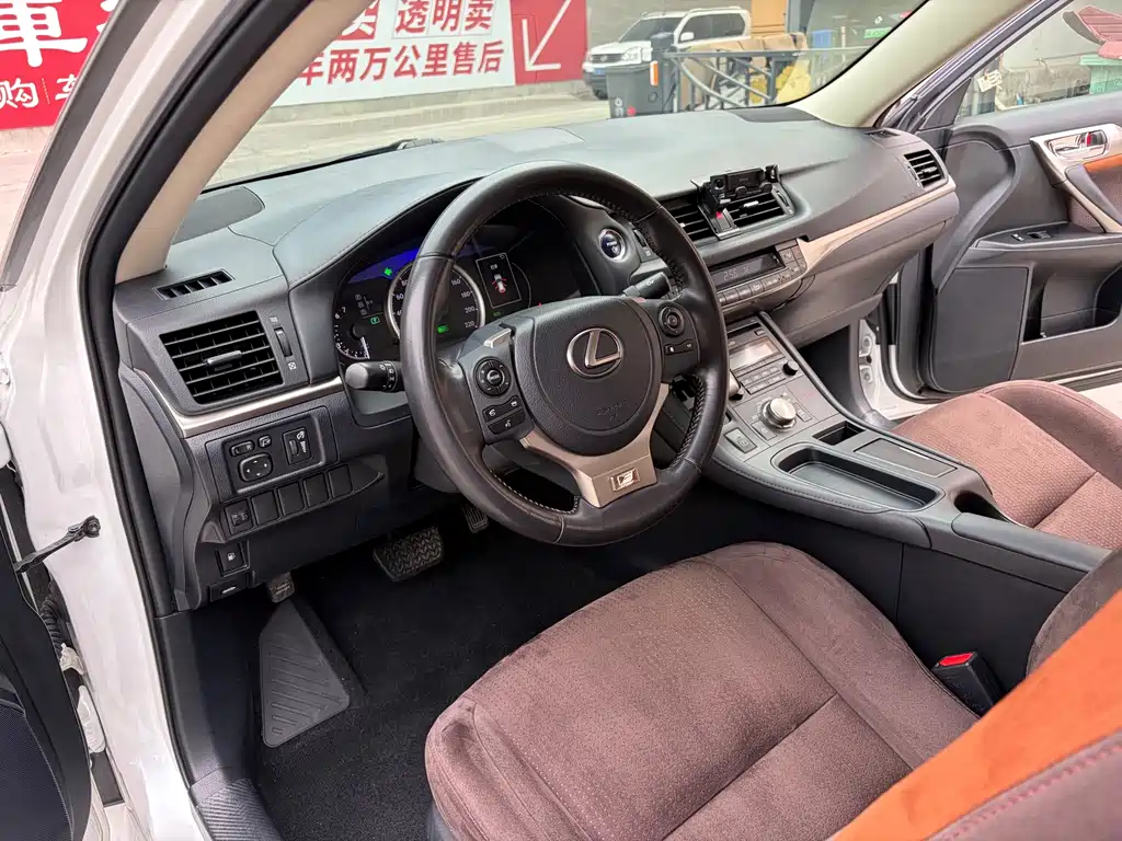 Lexus CT — миниатюра 4