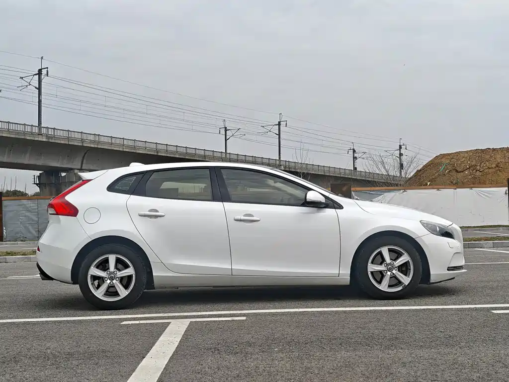Volvo V40 T3 Smart Leisure Edition, фото 8