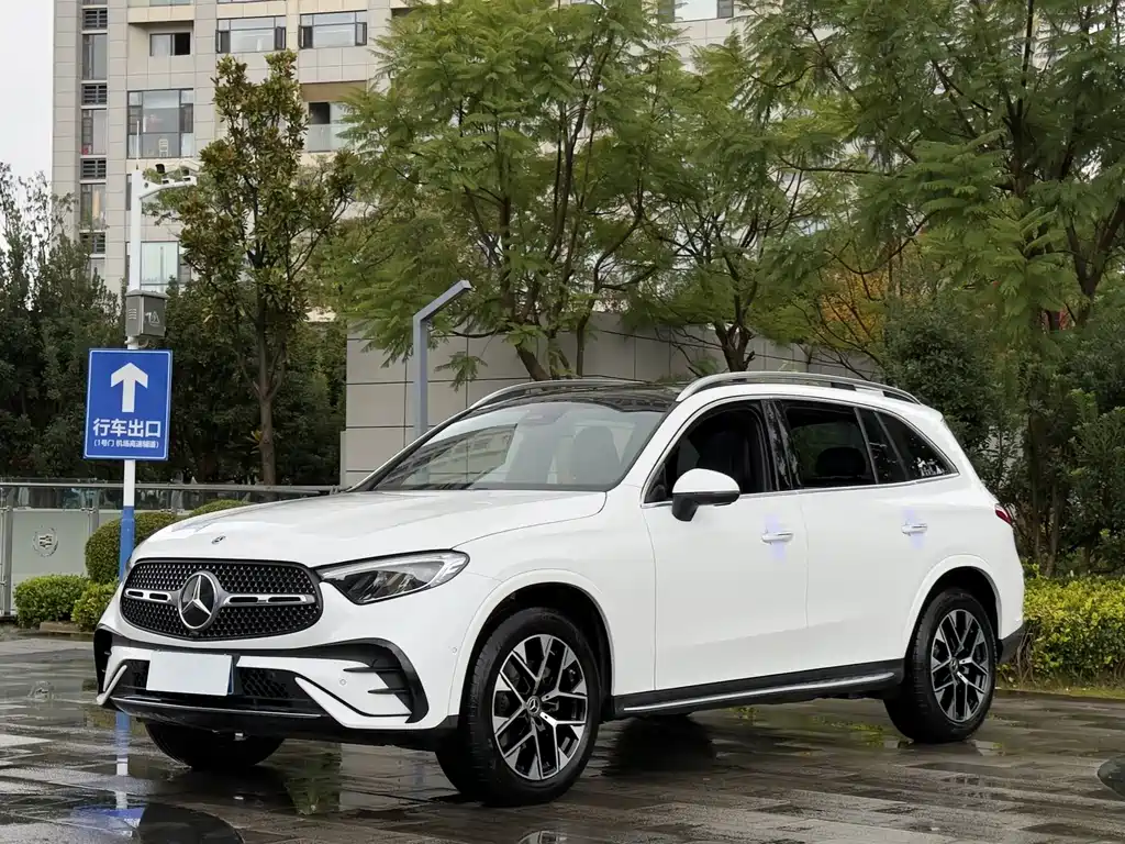 MERCEDES-BENZ GLC