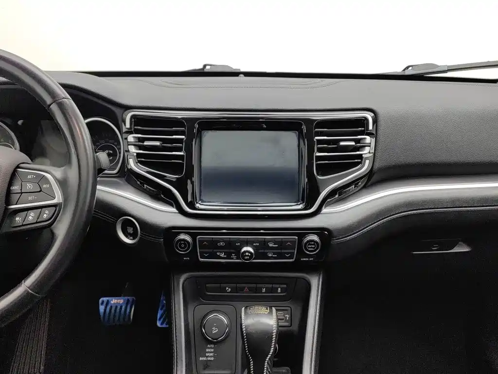 Jeep Grand Commander — миниатюра 12