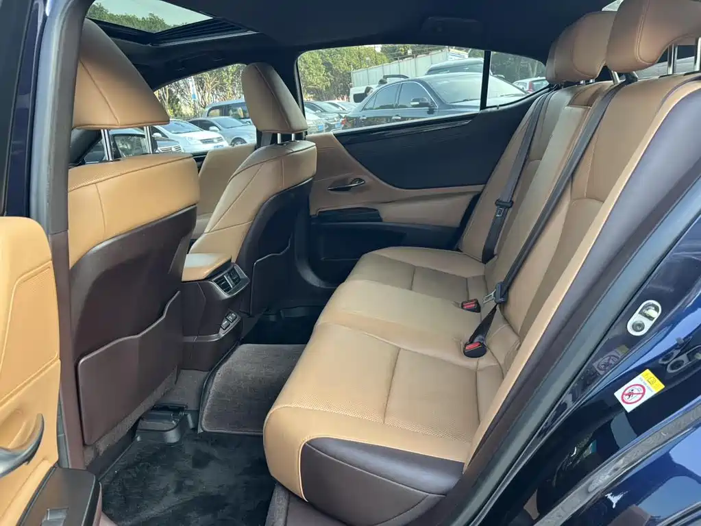 Lexus ES — миниатюра 10