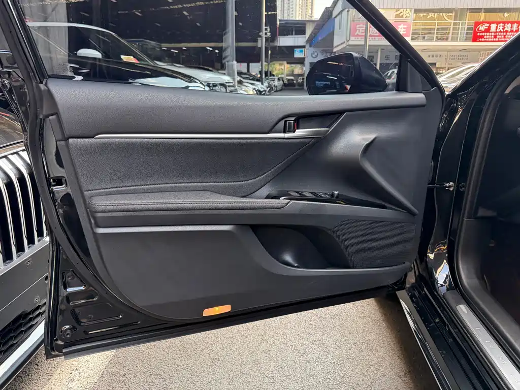 Toyota Camry — миниатюра 13
