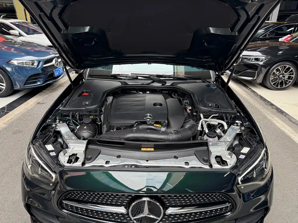 Mercedes-Benz E-Class (Import) — миниатюра 29