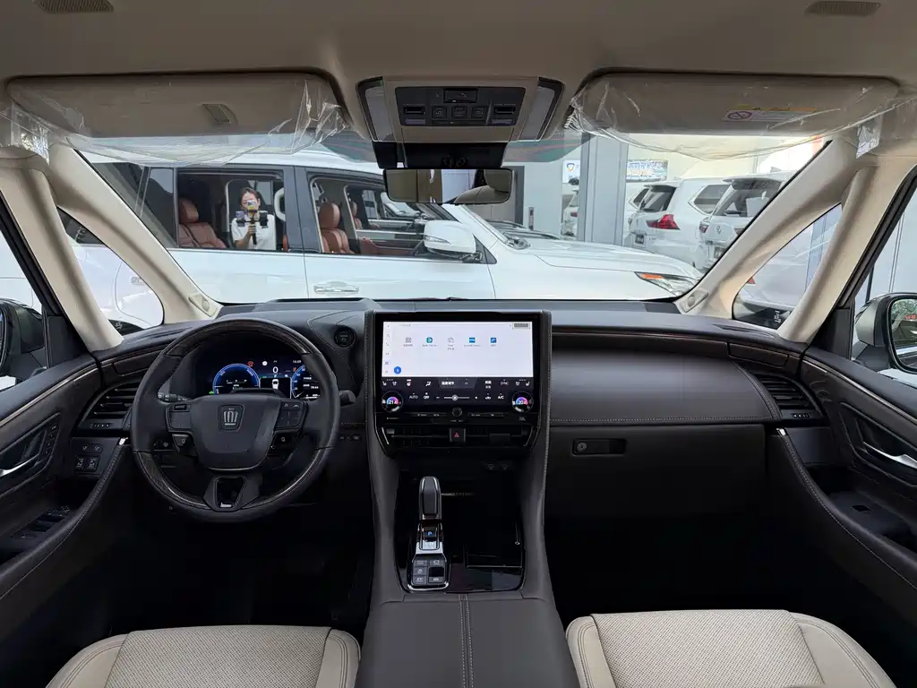 Toyota Vellfire — миниатюра 8