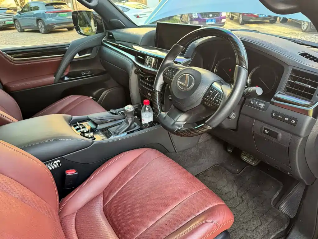 Lexus LX — миниатюра 5