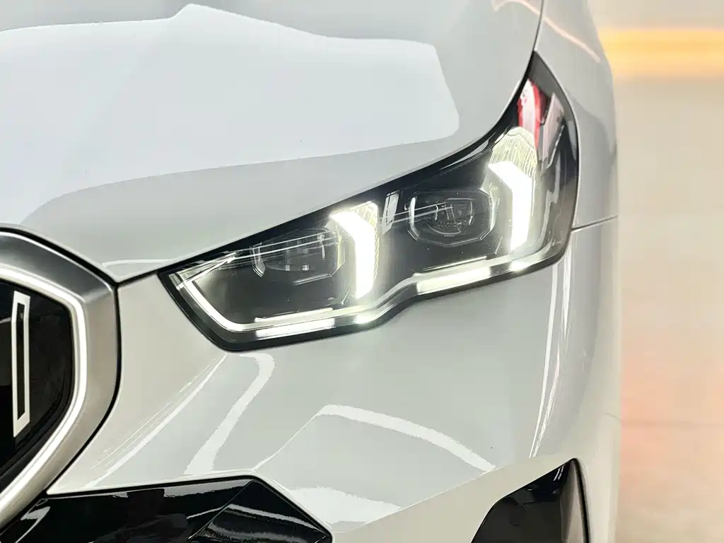 BMW 5 Series — миниатюра 17