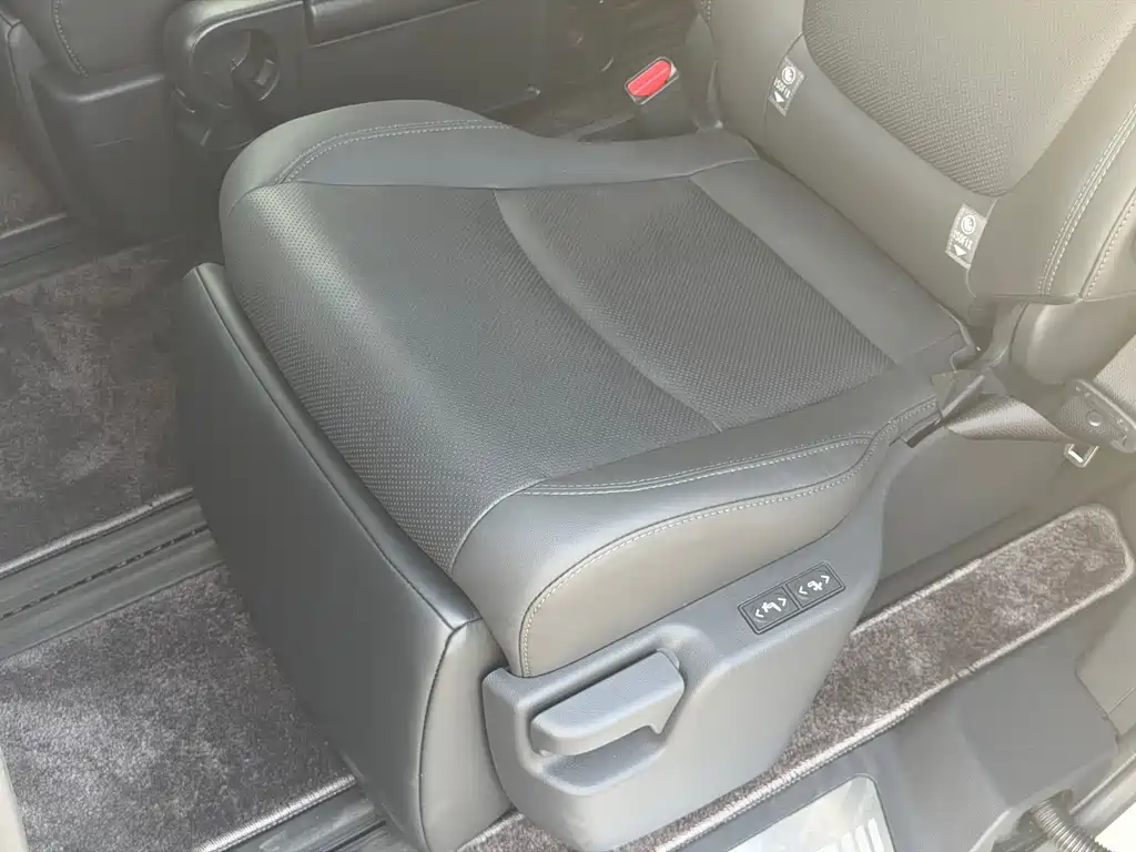 Toyota Sienna — миниатюра 12