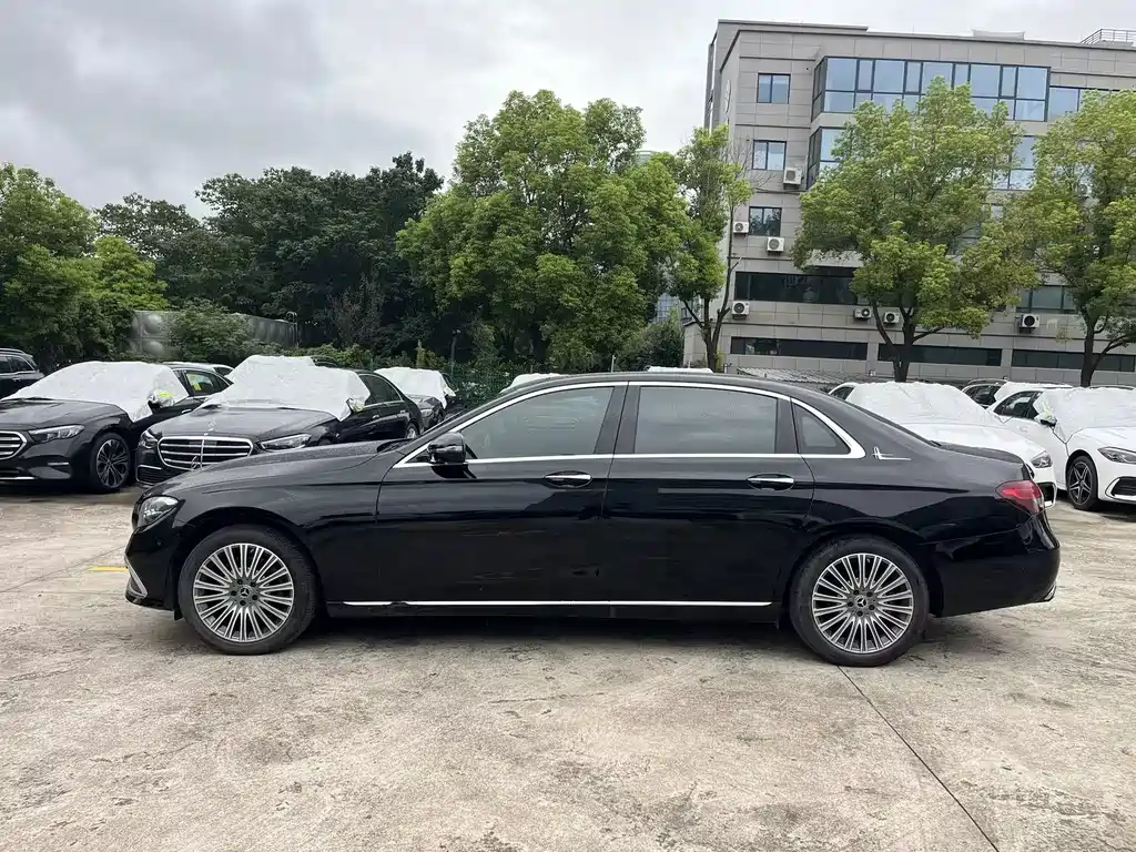 Mercedes-Benz E-Class — миниатюра 8