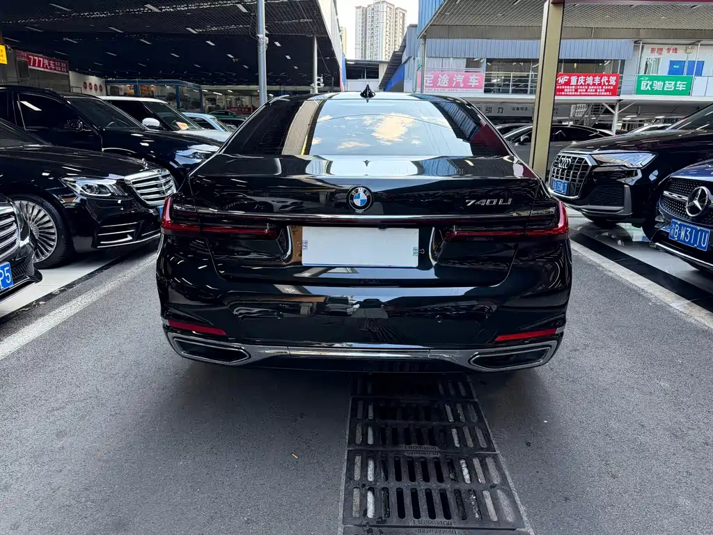 BMW 7 Series — миниатюра 7